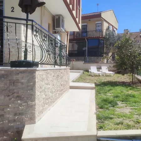 Kadinlar Denizi Plajinda Full Deniz Manzarali Kusadası